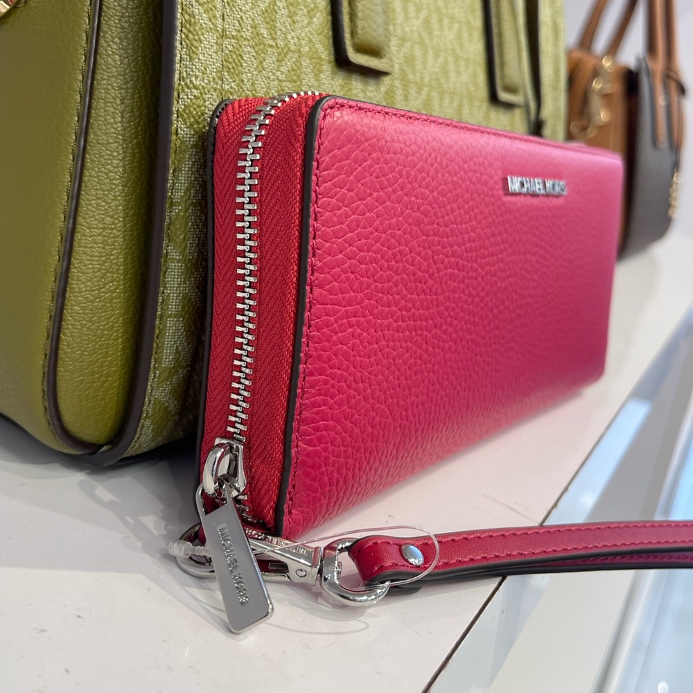 MICHAEL KORS Lg Pebbled Leather Continental Wallet Wristlet Phone
Dark Raspberry - Picture 5 of 16